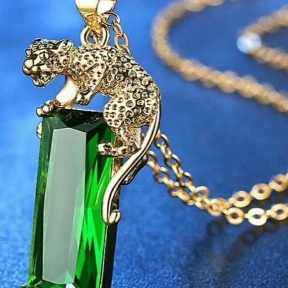 Gorgeous Leopard Emerald Necklace NWT - Picture 3 of 4